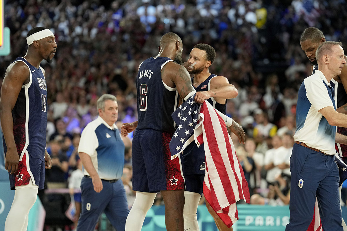 Warriors' Stephen Curry (4) and Lakers' LeBron James (6) celebrate after defeating France in the men's basketball gold medal game during the Paris 2024 Olympic Summer Games at Accor Arena