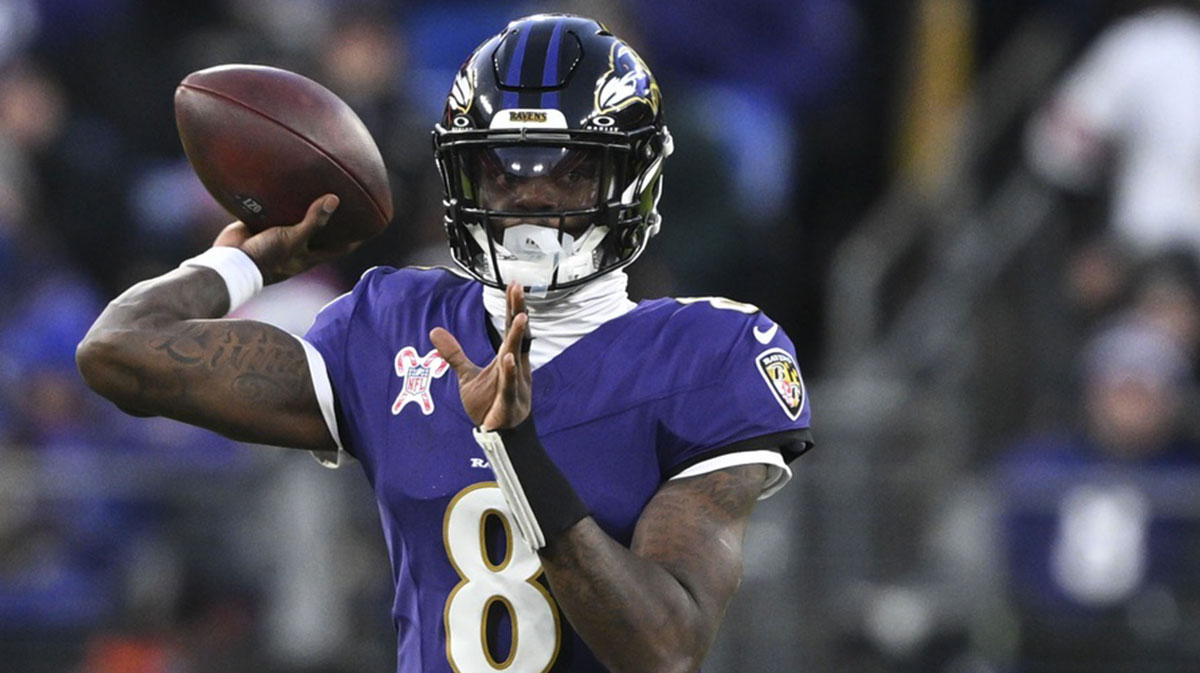 Baltimore Ravens quarterback Lamar Jackson (8) throws during the first half against the Pittsburgh Steelers at M&T Bank Stadium.
