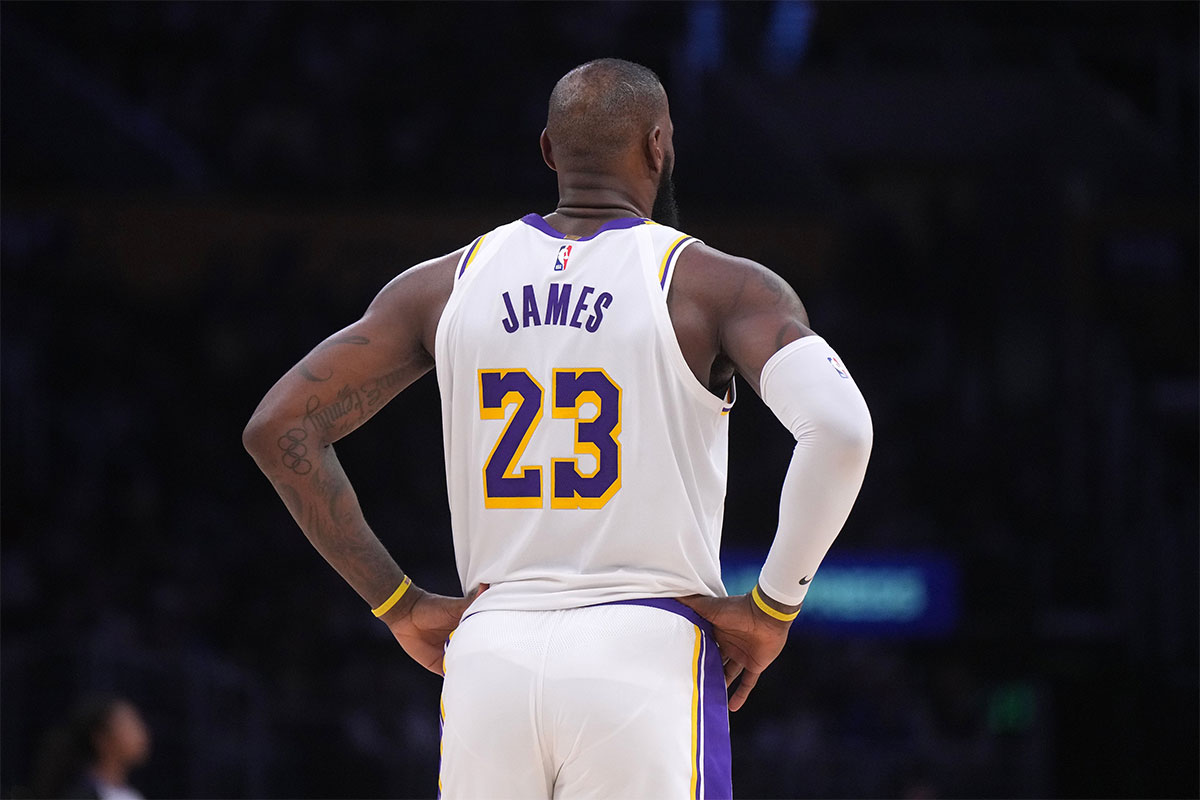 Los Angeles Lakers forward LeBron James (23) in the second half against the Memphis Grizzlies at Crypto.com Arena.