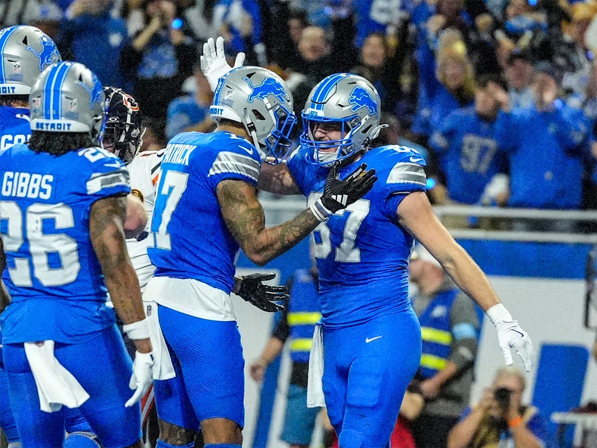 Detroit Lions tight end Sam LaPorta (87) celebrates his touchdown in the first half against Chicago Bears on Thanksgiving Day at Ford Field in Detroit on Thursday, Nov. 28, 2024.