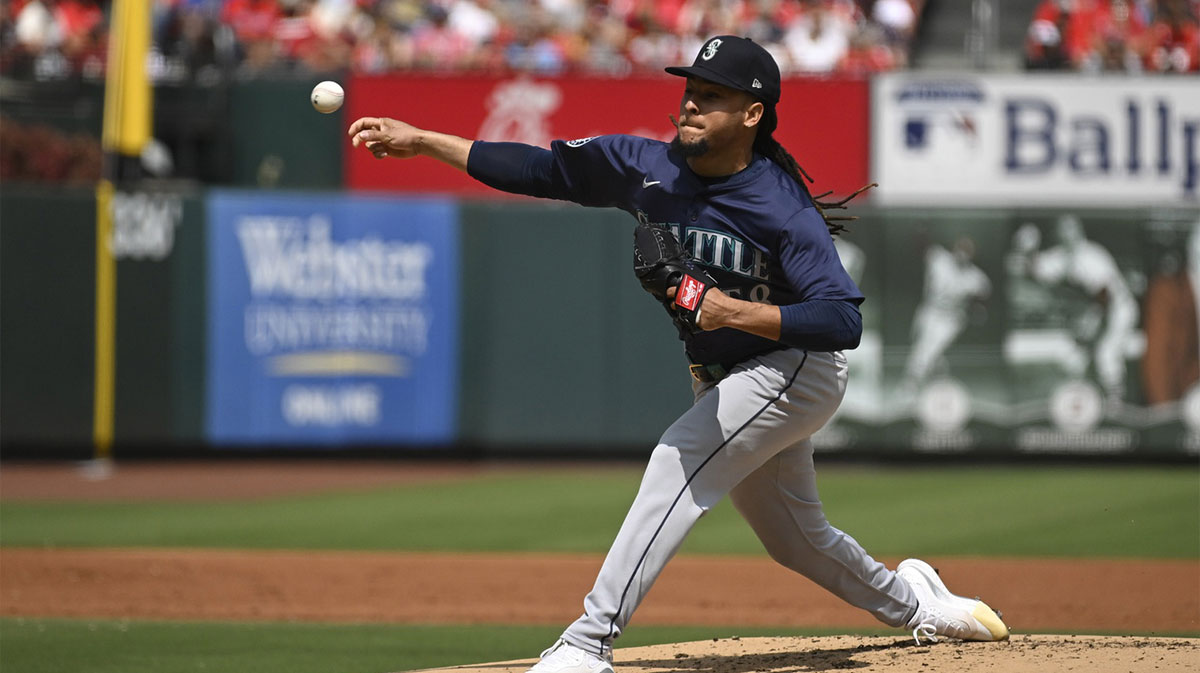 Seattle Mariners starting pitcher Luis Castillo (58) throws against the St. Louis Cardinals during the first inning at Busch Stadium.