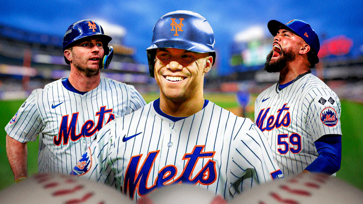 Juan Soto in Mets jersey front and center. Sean Manaea behind him to right. Pete Alonso behind him to left