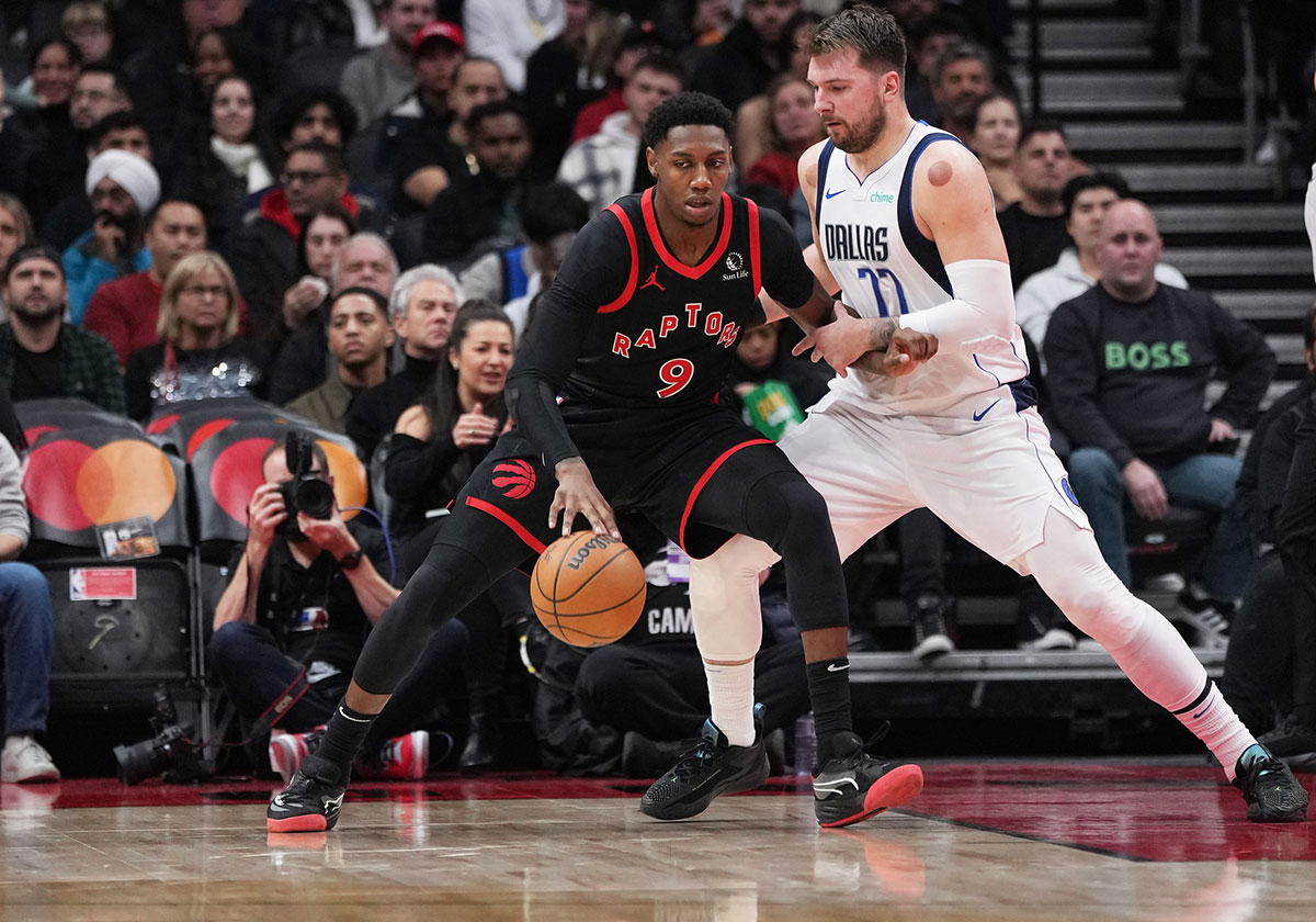 Mavericks guard Luka Doncic (77) during the second quarter at Scotiabank Arena