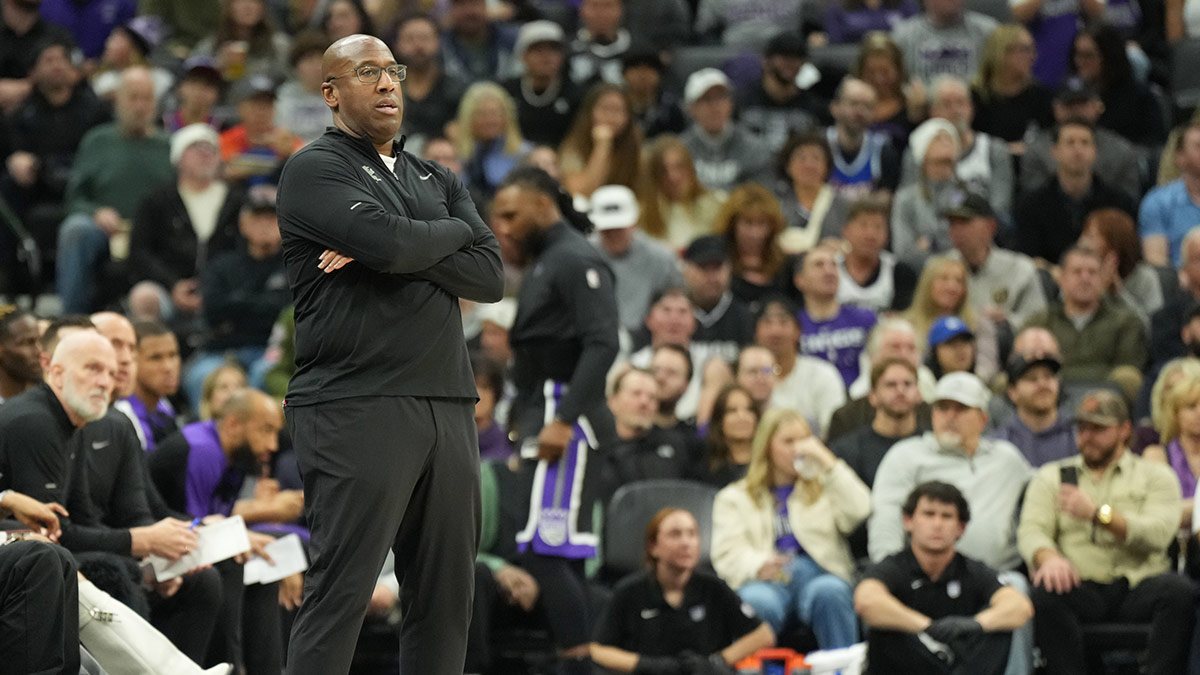 Sacramento Kings head coach Mike Brown on the sideline in the first quarter against the Detroit Pistons at Golden 1 Center. 