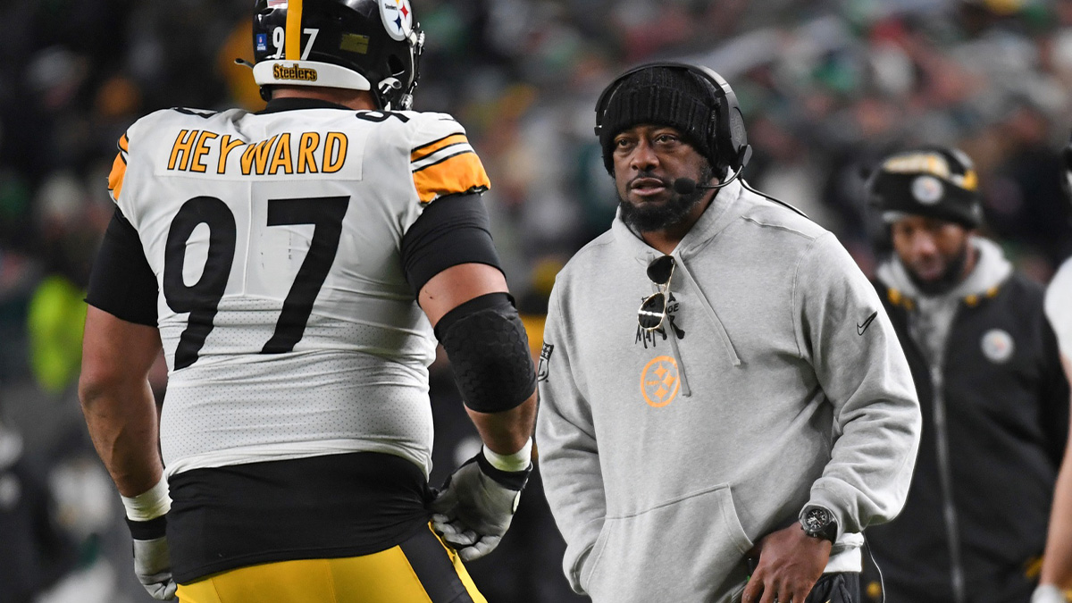 Pittsburgh Steelers head coach Mike Tomlin talks with Pittsburgh Steelers defensive tackle Cameron Heyward (97) against the Philadelphia Eagles during the second quarter at Lincoln Financial Field.