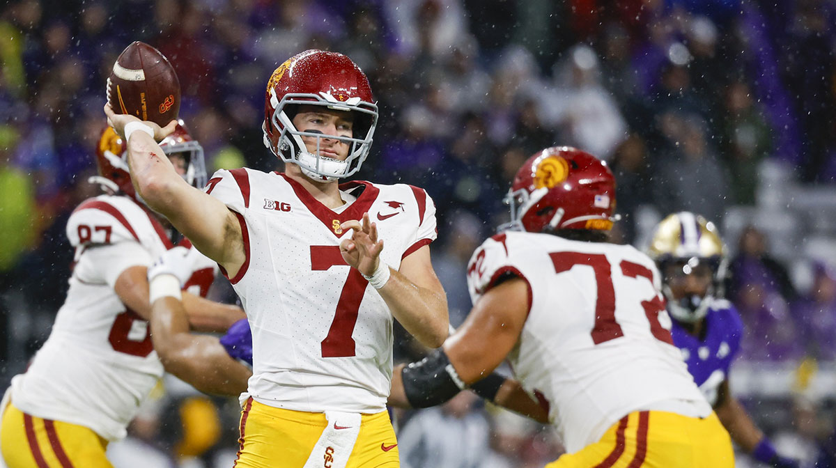 USC Trojans quarterback Miller Moss (7) passes against the Washington Huskies during the second quarter at Alaska Airlines Field at Husky Stadium.