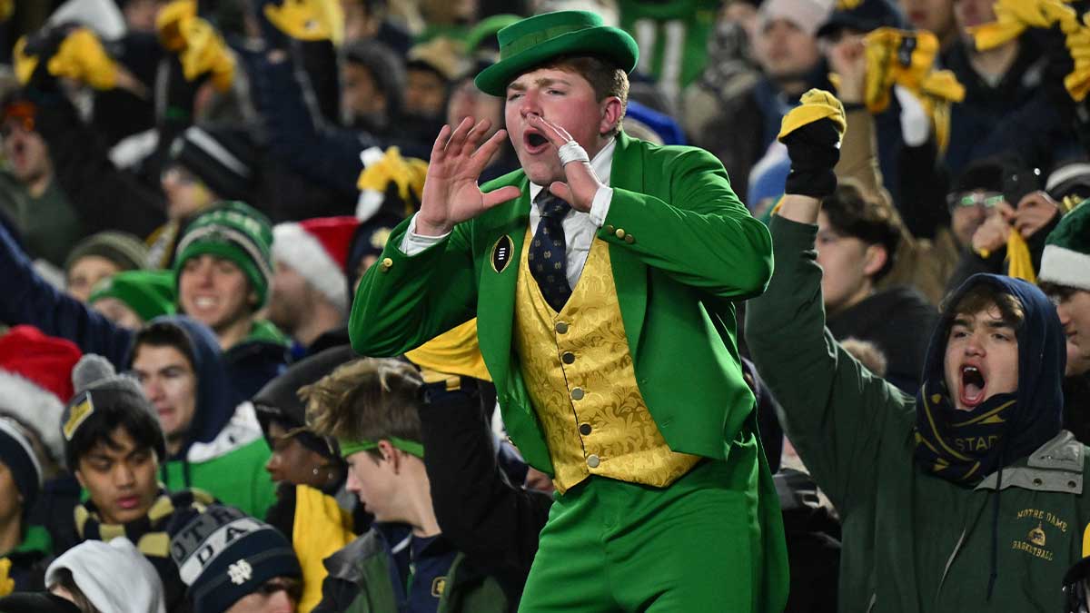 Fans celebrate Notre Dame punching ticket to Sugar Bowl for battle vs