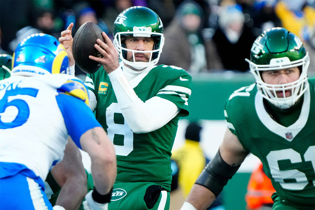 New York Jets quarterback Aaron Rodgers (8) grabs the snap, Sunday, December 22, 2024, in East Rutherford.