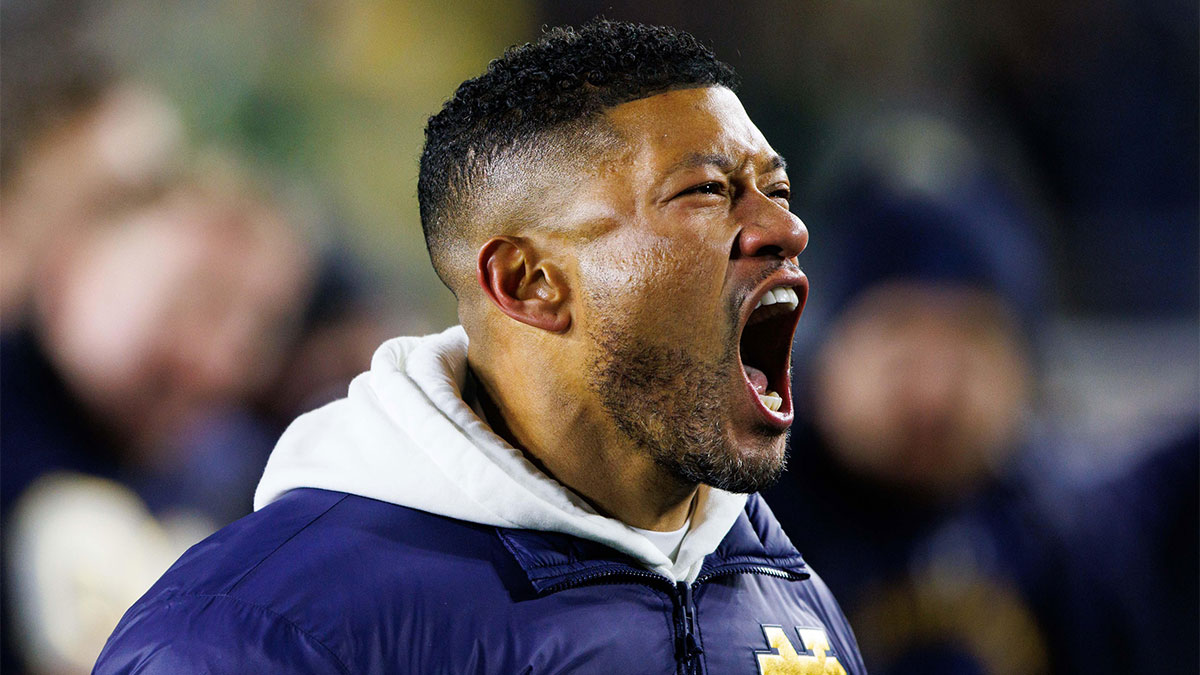 Will Notre Dame football recruit a QB in transfer portal?