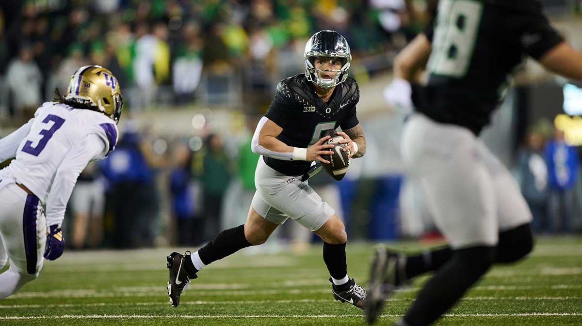 Oregon Ducks quarterback Dillon Gabriel (8) looks for a receiver during the second half against Washington Huskies cornerback Jordan Shaw (3) at Autzen Stadium.