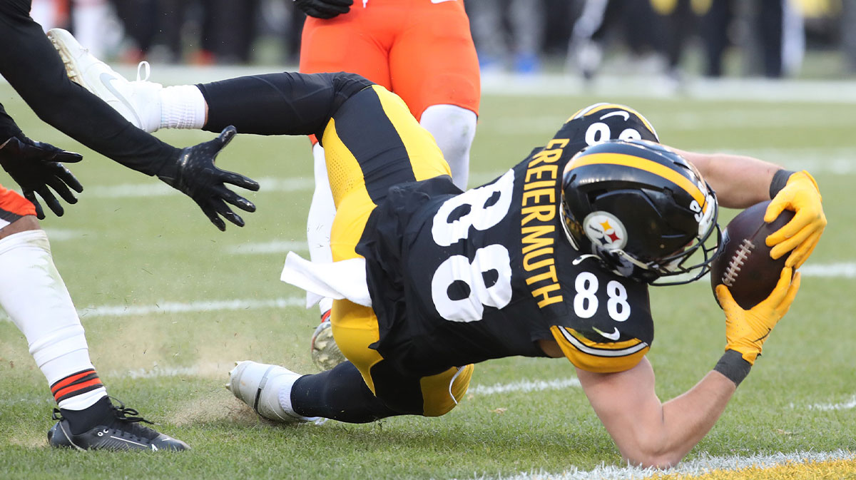 Pittsburgh Steelers tight end Pat Freiermuth (88) crosses the goal line on a pass completion for a touchdown against the Cleveland Browns during the third quarter at Acrisure Stadium. 