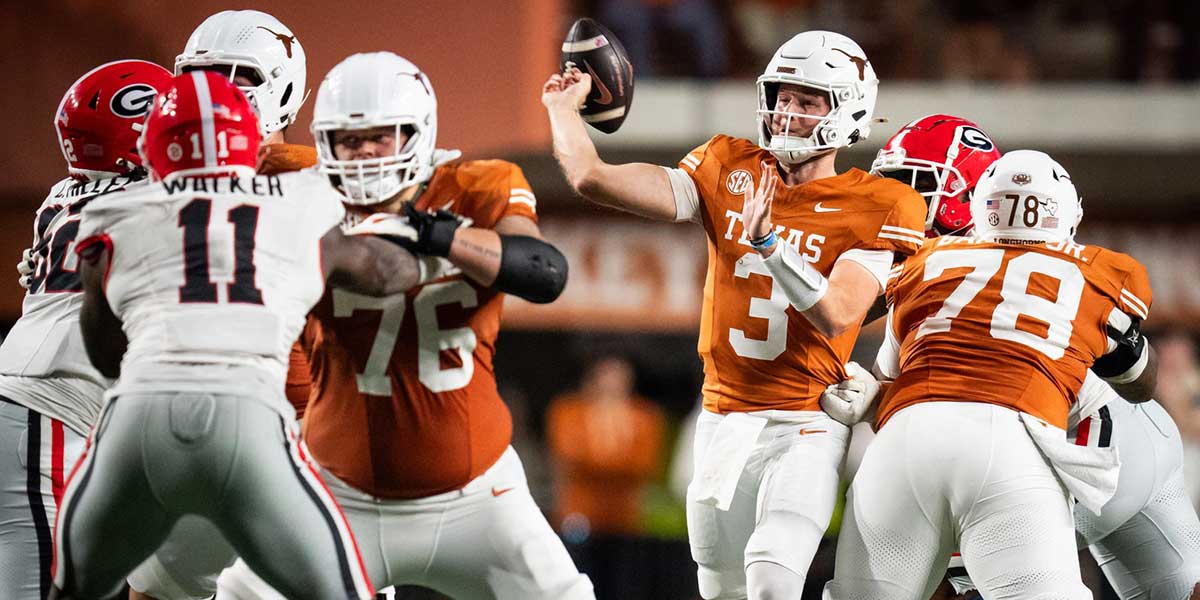 Texas Longhorns quarterback Quinn Ewers (3) throws a pass in the fourth quarter of the game against the Georgia Bulldogs at Darrell K Royal-Texas Memorial Stadium.