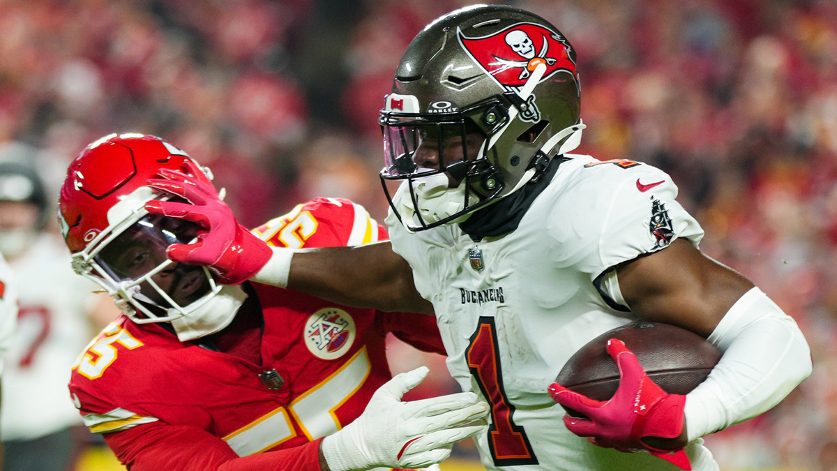 Nov 4, 2024; Kansas City, Missouri, USA; Tampa Bay Buccaneers running back Rachaad White (1) runs the ball against Kansas City Chiefs linebacker Joshua Uche (55) during the first half at GEHA Field at Arrowhead Stadium.