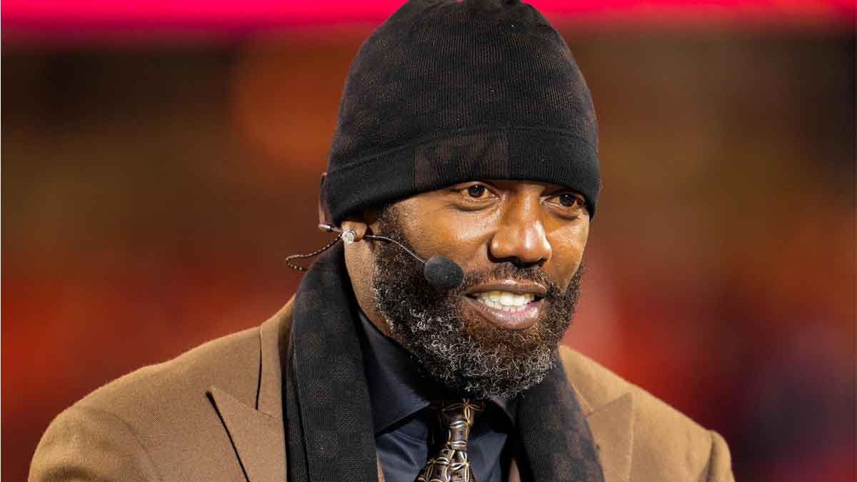 Patriots send message of support to Randy Moss after cancer announcment