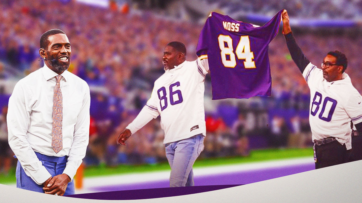 Randy Moss on the left, and Cris Carter/Jake Reed holding up his jersey on the right