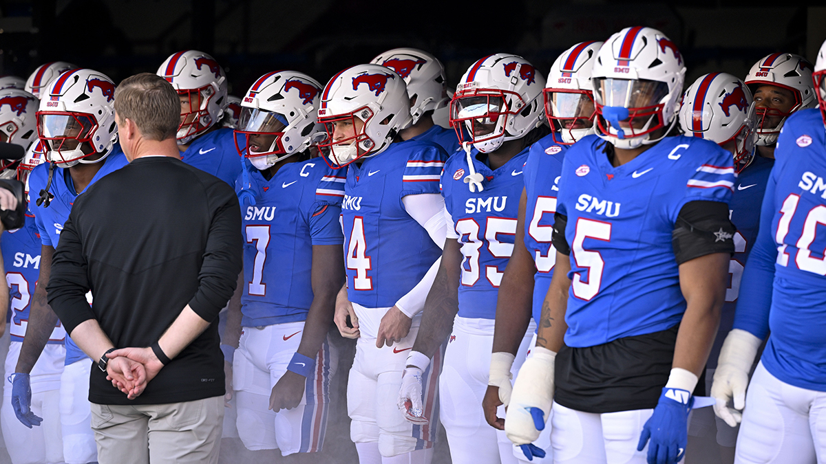 Southern Methodist Mustangs head coach Rhett Lashlee prepares to lead the Mustangs on to the field before the game between the SMU Mustangs and the California Golden Bears at Gerald J. Ford Stadium.