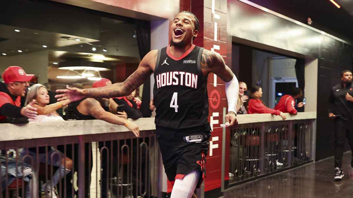 Rockets guard Jalen Green (4) celebrates win over Warriors