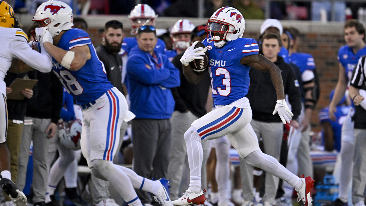 Southern Methodist Mustangs wide receiver Roderick Daniels Jr. (13) in action during the game between the SMU Mustangs and the California Golden Bears at Gerald J. Ford Stadium.
