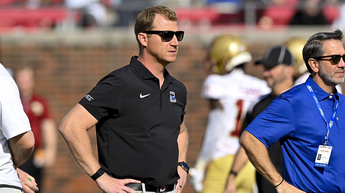 Featured image SMU coach Rhett Lashlee