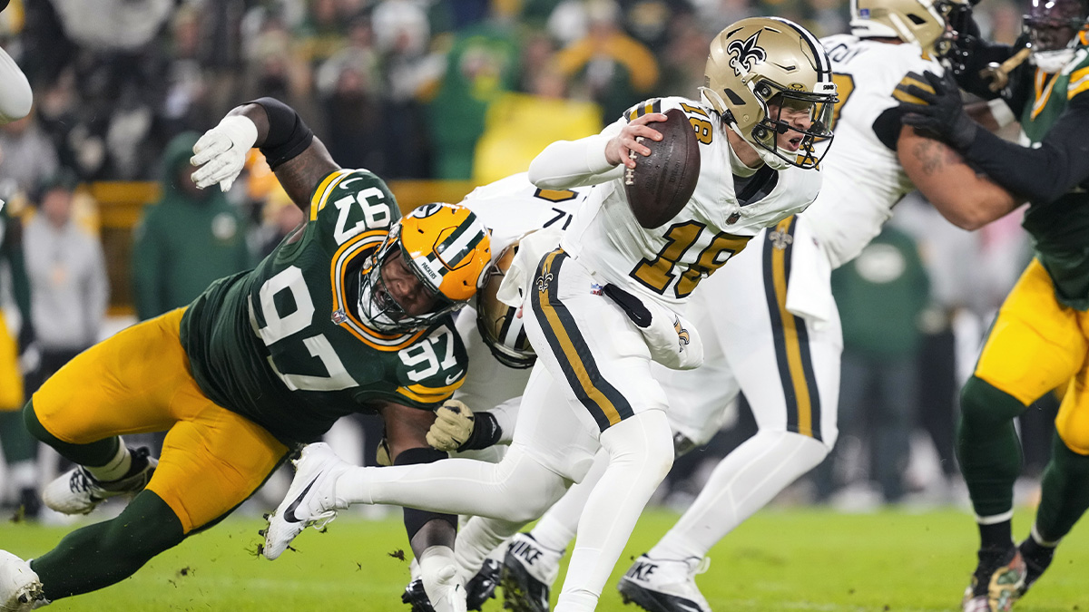 Fans beg Saints to do something after first half Packers beatdown