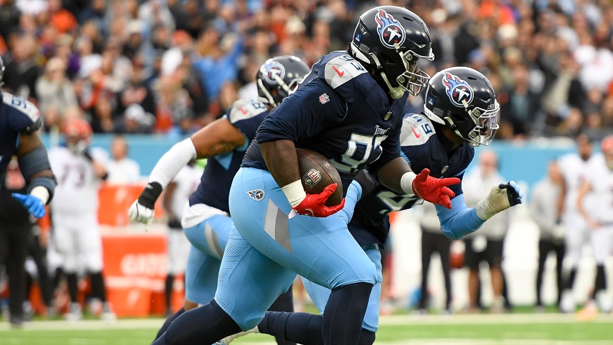 Titans' T'Vondre Sweat's historic stiff-arm run has fans going wild
