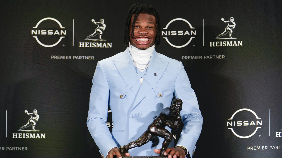 Colorado Buffaloes wide receiver/cornerback Travis Hunter poses for a photo after winning the Heisman Trophy award during the 2024 Heisman Trophy Presentation.