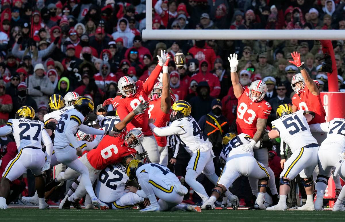 Michigan Wolverines place kicker Dominic Zvada (96) makes the game winning field goal against Ohio State Buckeyes during the fourth quarter of the NCAA football game at Ohio Stadium