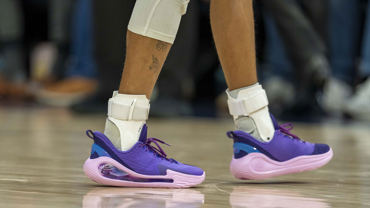 Warriors guard Stephen Curry (30) shoes during the second half against the Minnesota Timberwolves at Target Center