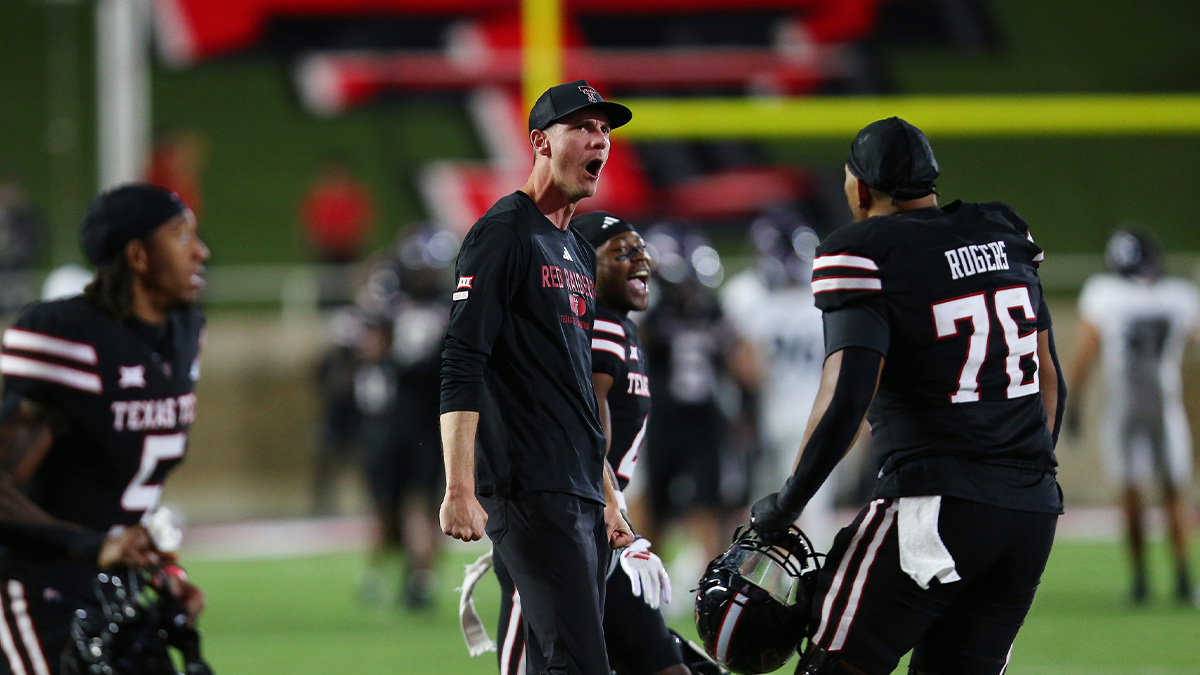 Texas Tech Red Raiders offensive coordinator Zach Kittley reacts after the Cincinnati Bearcats miss a field goal at the end of the first half at Jones AT&T Stadium and Cody Campbell Field