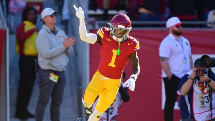 Southern California Trojans wide receiver Zachariah Branch (1) celebrates his touchdown scored against the Nebraska Cornhuskers during the first half at the Los Angeles Memorial Coliseum.