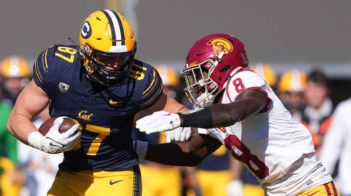 USC Trojans safety Zion Branch (8) against California Golden Bears tight end Jack Endries (87) during the second quarter at California Memorial Stadium.