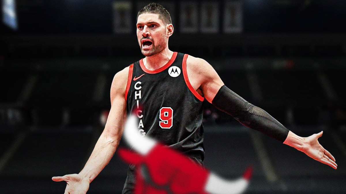 Nikola Vucevic, Bulls, Coby White, Nikola Vucevic Bulls, Bulls Hawks, Nikola Vucevic looking mad with Bulls arena in the background