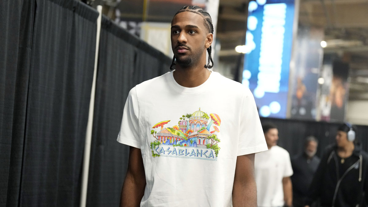 Washington Wizards forward Alex Sarr (20) walks into the Frost Bank Center before the game against the San Antonio Spurs.