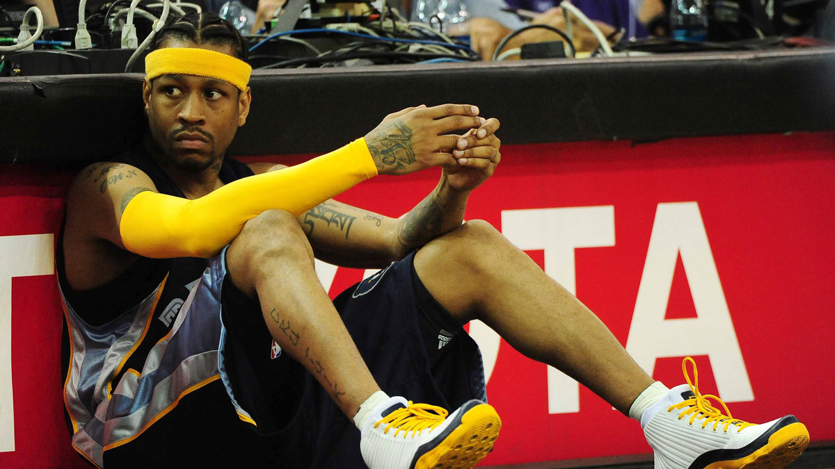 Memphis Grizzlies Guard Allen Iverson (3) is prepared to enter the game during overtime against Sacramento Kings in Arco Arena. The kings were defeated throughout the extension. 