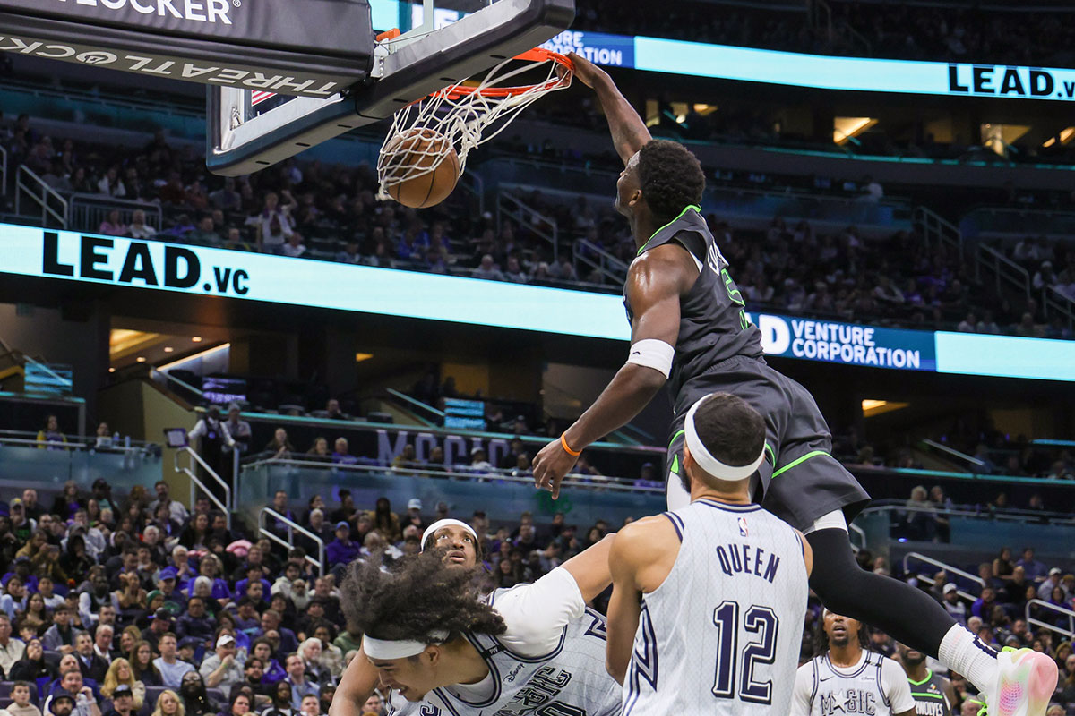 Minnesota Timbervolves preserves Anthony Edwards (5) Dunks during the second half against Orlando magic in the Kia Center.