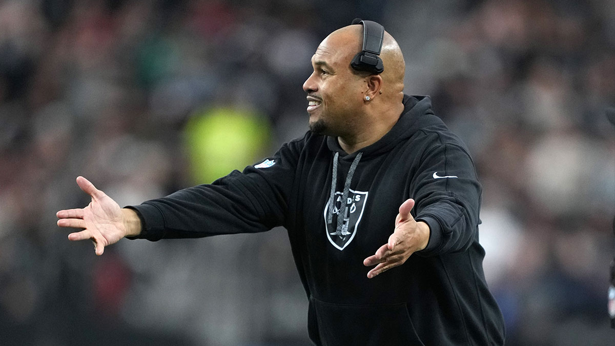 Raiders’ Antonio Pierce gives murky update on 2025 job status Yardbarker