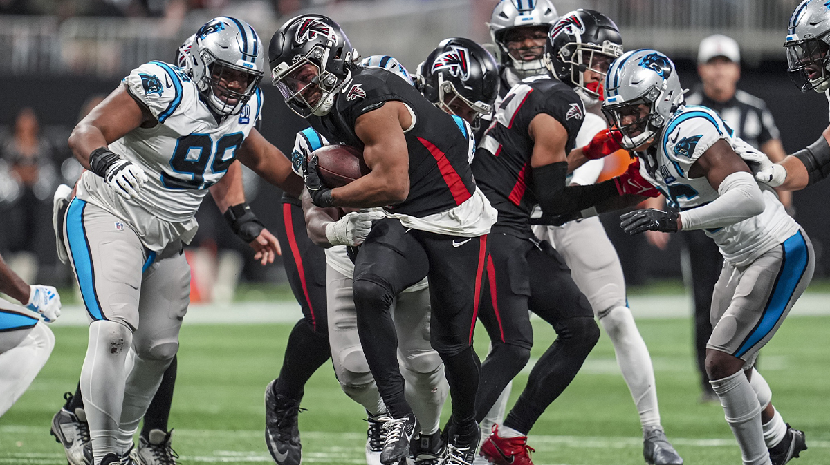Atlanta Falcons running back Bijan Robinson (7) runs against the Carolina Panthers during the second half at Mercedes-Benz Stadium.