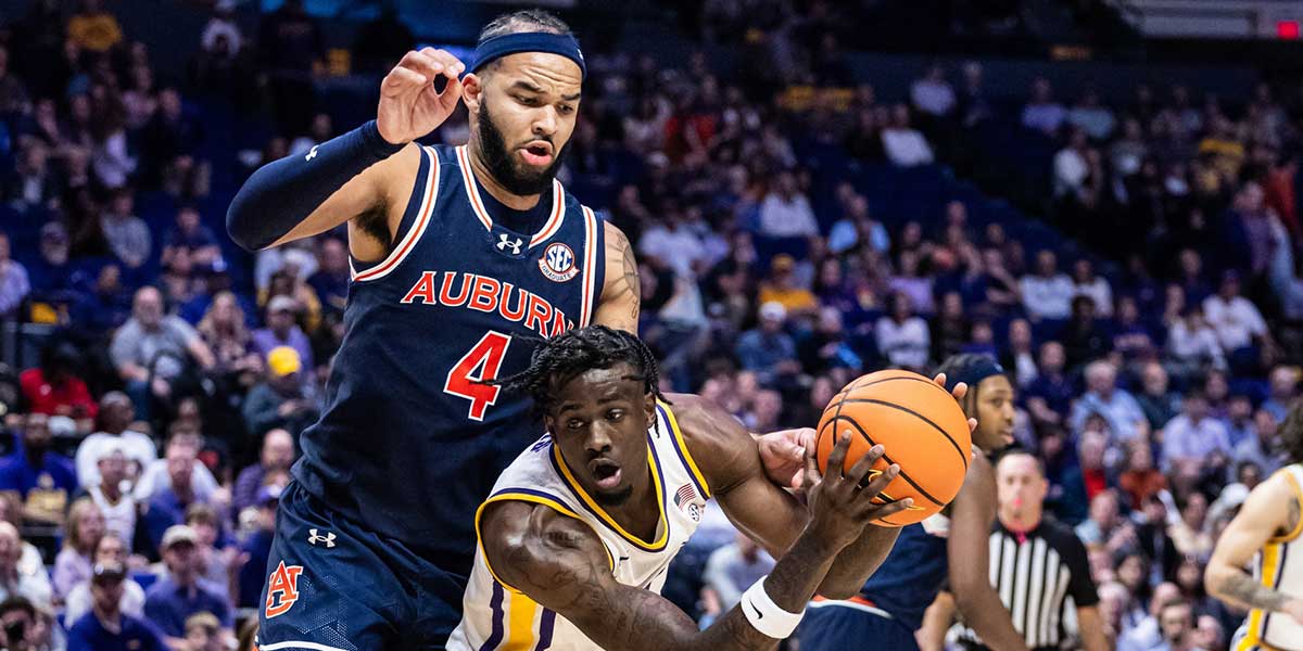 Auburn forward Johni Broome