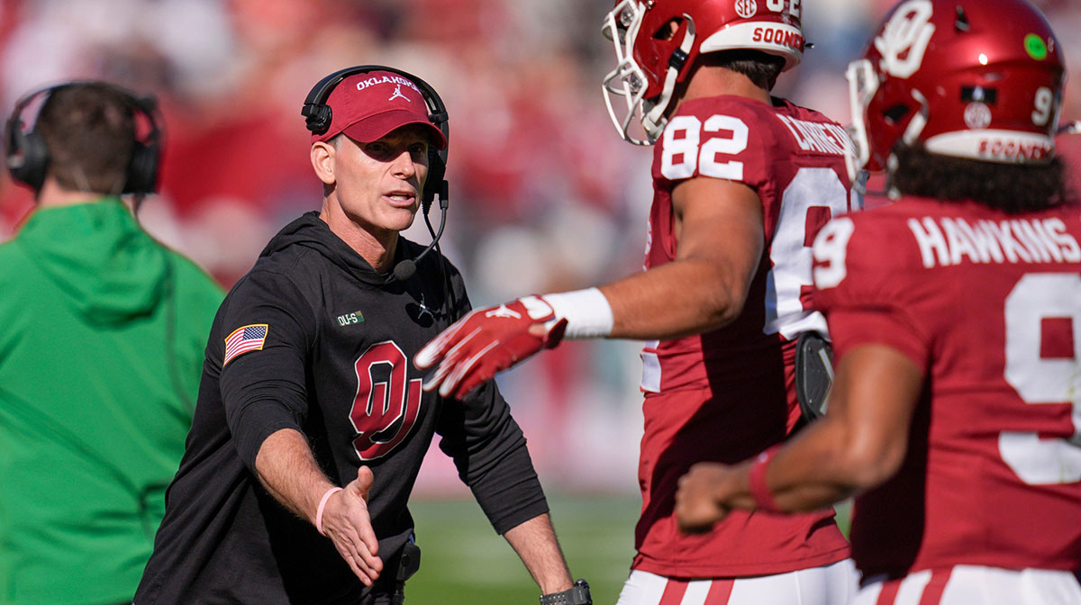 Oklahoma coach Brent Venables during the Armed Forces Bowl football game between the University of Oklahoma Sooners (OU) and the Navy Midshipmen at Amon G. Carter Stadium