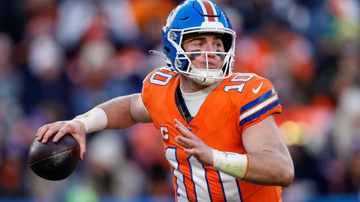 Denver Broncos quarterback Bo Nix (10) looks to pass in the third quarter against the Kansas City Chiefs at Empower Field at Mile High.