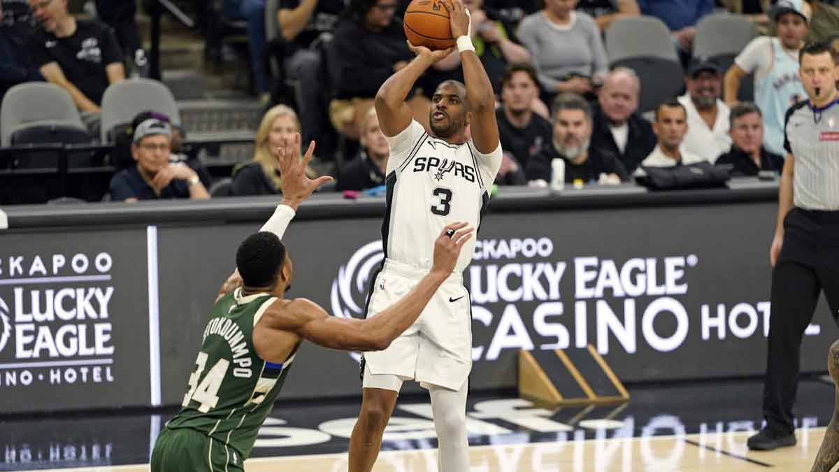 San Antonio Spurs Guard Chris Paul (3) shoots through Milvaukee forward Giannis Antetokounpo (34) during the first half in the Bank Bank Centur.