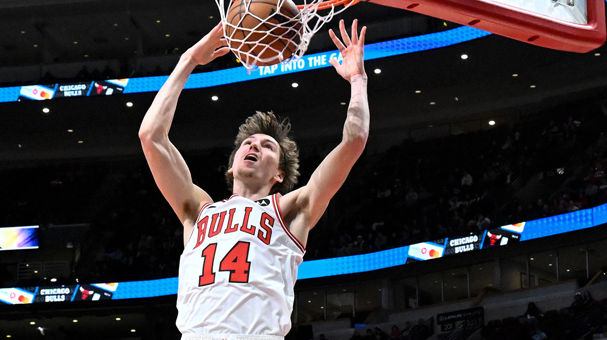 Chicago Bulls forward Matas Buzelis (14) shoots against the Atlanta Hawks during the first half at the United Center.