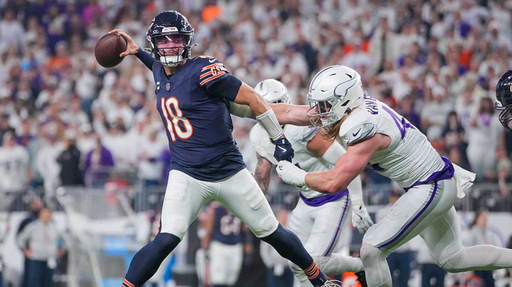 Chicago Bears quarterback Caleb Williams (18) passes against the Minnesota Vikings linebacker Andrew Van Ginkel (43) in the third quarter at U.S. Bank Stadium.