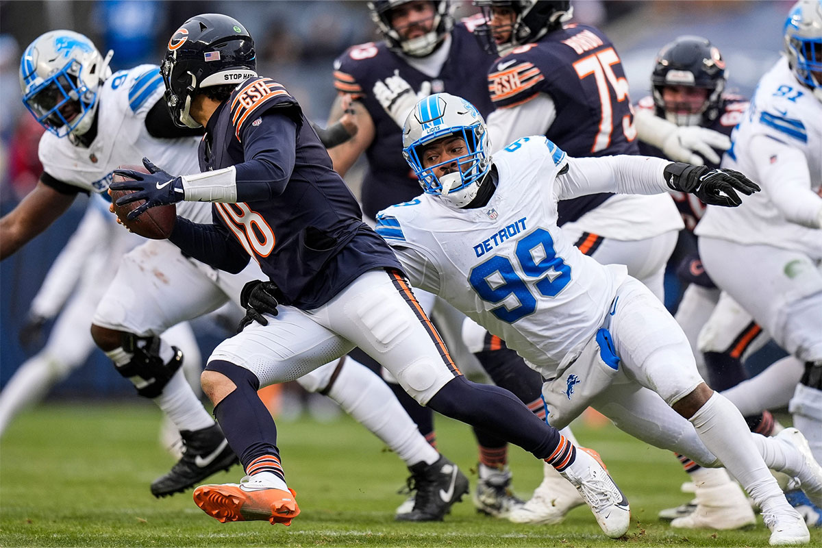 Detroit Lions defensive end Za'Darius Smith (99) pressures Chicago Bears quarterback Caleb Williams (18) during the second half at Soldier Field in Chicago, Ill. on Sunday, Dec. 22, 2024.