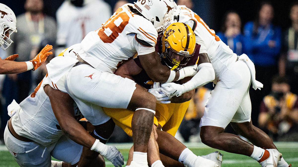 Texas defense, including Texas Longhorns defensive lineman Dorian Black (86) stop Arizona State Sun Devils running back Cam Skattebo (4) in the first quarter as the Texas Longhorns play the Arizona State Sun Devils in the Peach Bowl College Football Playoff quarterfinal