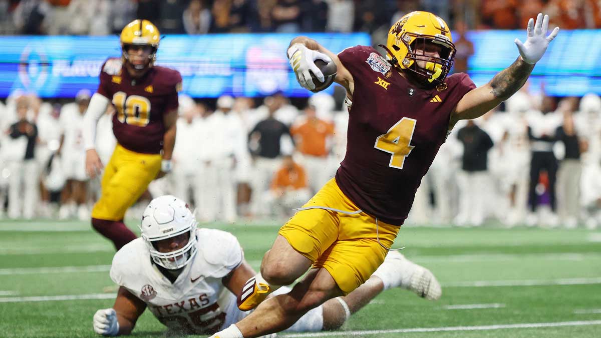 Arizona State Sun Devils running back Cam Skattebo (4) runs with the ball for a touchdown against the Texas Longhorns during the second half of the Peach Bowl at Mercedes-Benz Stadium.