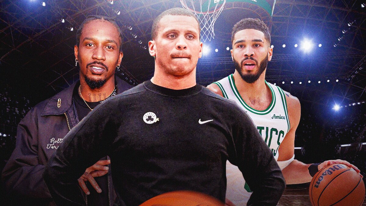 Joe Mazzulla in between Jayson Tatum and Brandon Jennings.