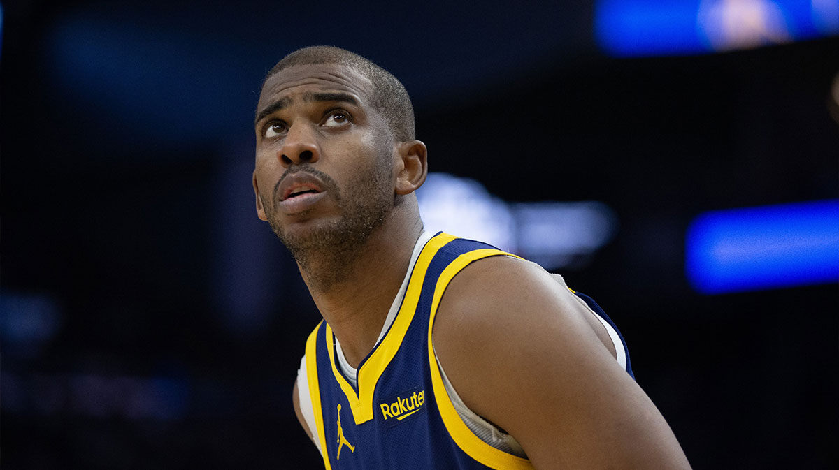 Gold State Warriors Guard Chris Paul (3) Checks the board during the fourth quarter against Dallas Mavericks in Chase Center.