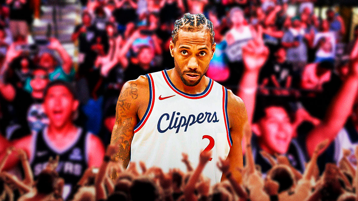 Photo: Kawhi Leonard looking serious in Clippers jersey, Spurs fans in background