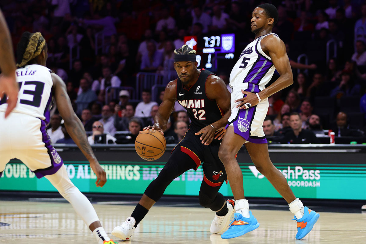 Miami Heat forward Jimmy Butler (22) drives to the basket past Sacramento Kings guard De'Aaron Fox (5) during the first quarter at Kaseya Center.